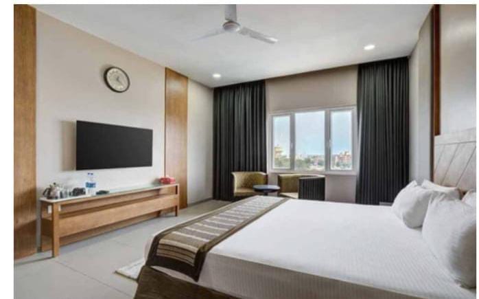 Bright room with lounge for extended parayana stays